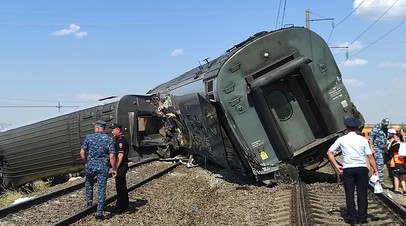 «Водитель выехал на переезд на запрещающий сигнал светофора»: что известно о ЧП с поездом в Волгоградской области