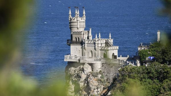 В Крыму прокомментировали возможное введение дресс-кода для артистов